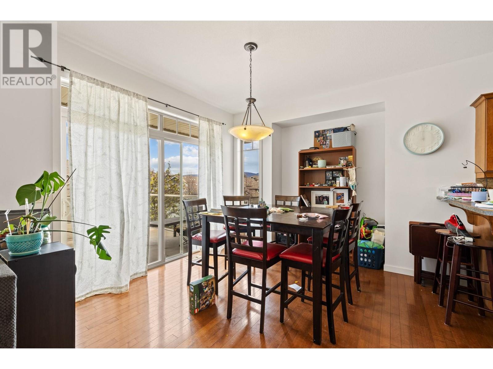 Property at 5087 Windsong Crescent image 5