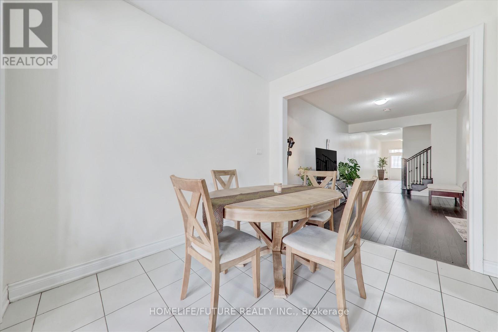 70 Mohandas Drive, Markham, Ontario  L3S 0E4 - Photo 10 - N12078737