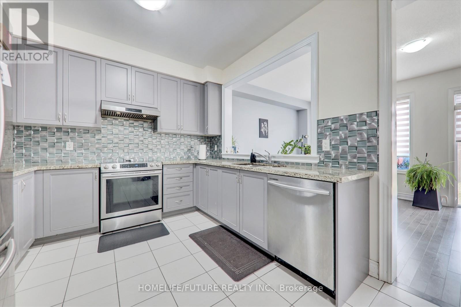 70 Mohandas Drive, Markham, Ontario  L3S 0E4 - Photo 12 - N12078737