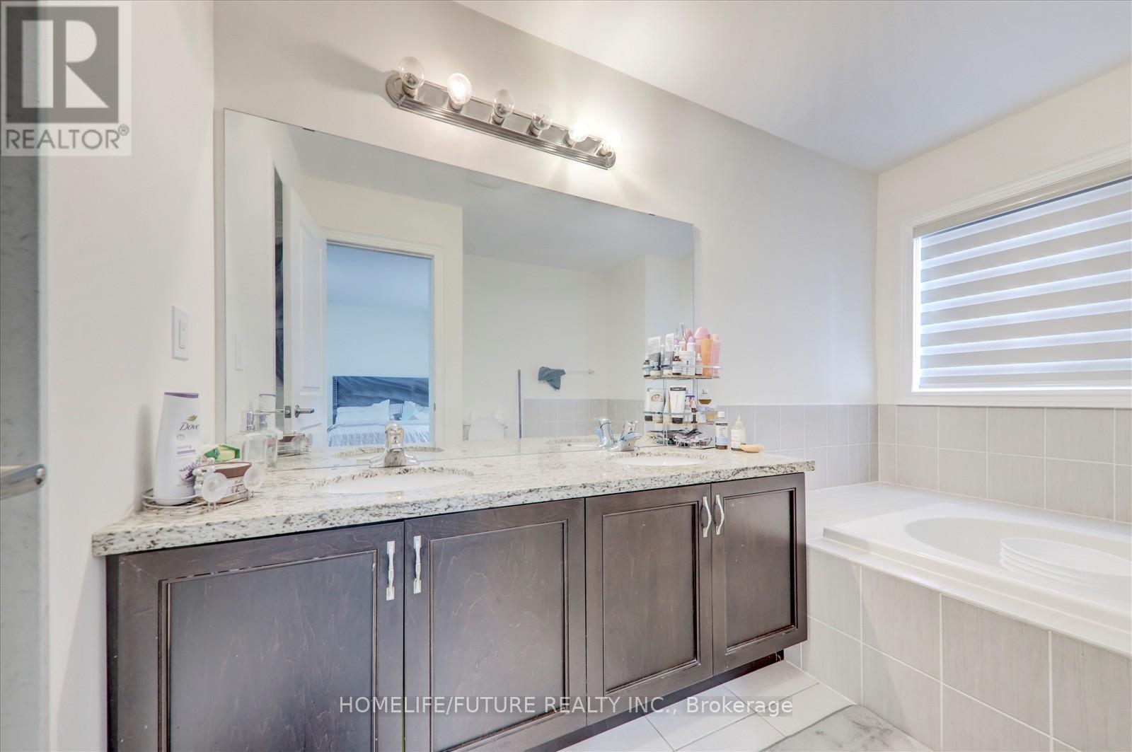 70 Mohandas Drive, Markham, Ontario  L3S 0E4 - Photo 18 - N12078737