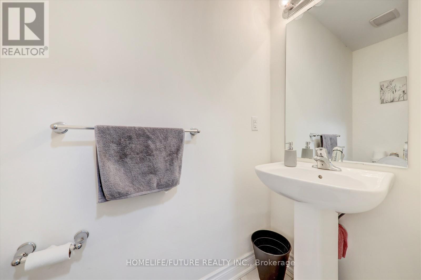 70 Mohandas Drive, Markham, Ontario  L3S 0E4 - Photo 6 - N12078737