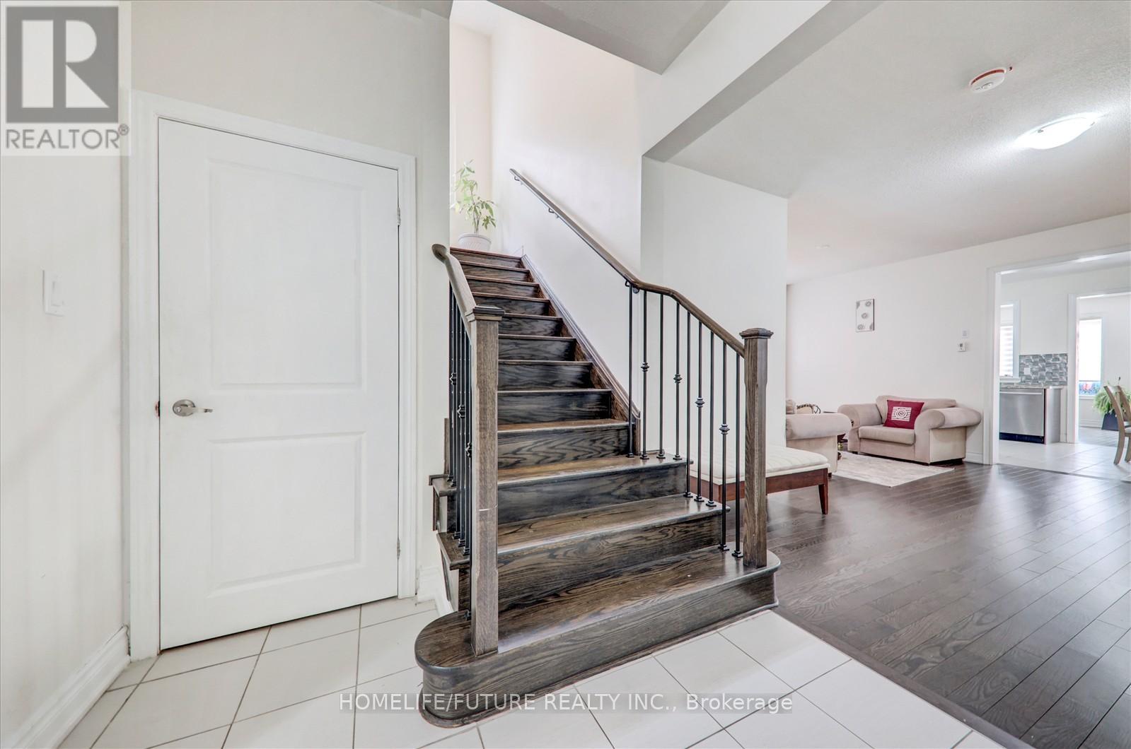 70 Mohandas Drive, Markham, Ontario  L3S 0E4 - Photo 7 - N12078737