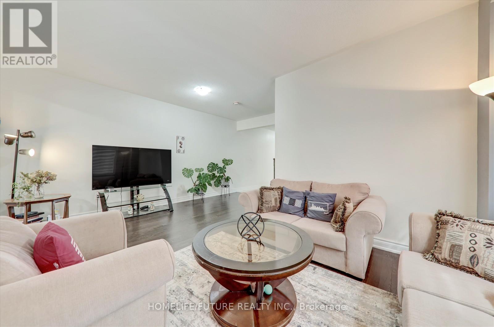 70 Mohandas Drive, Markham, Ontario  L3S 0E4 - Photo 9 - N12078737