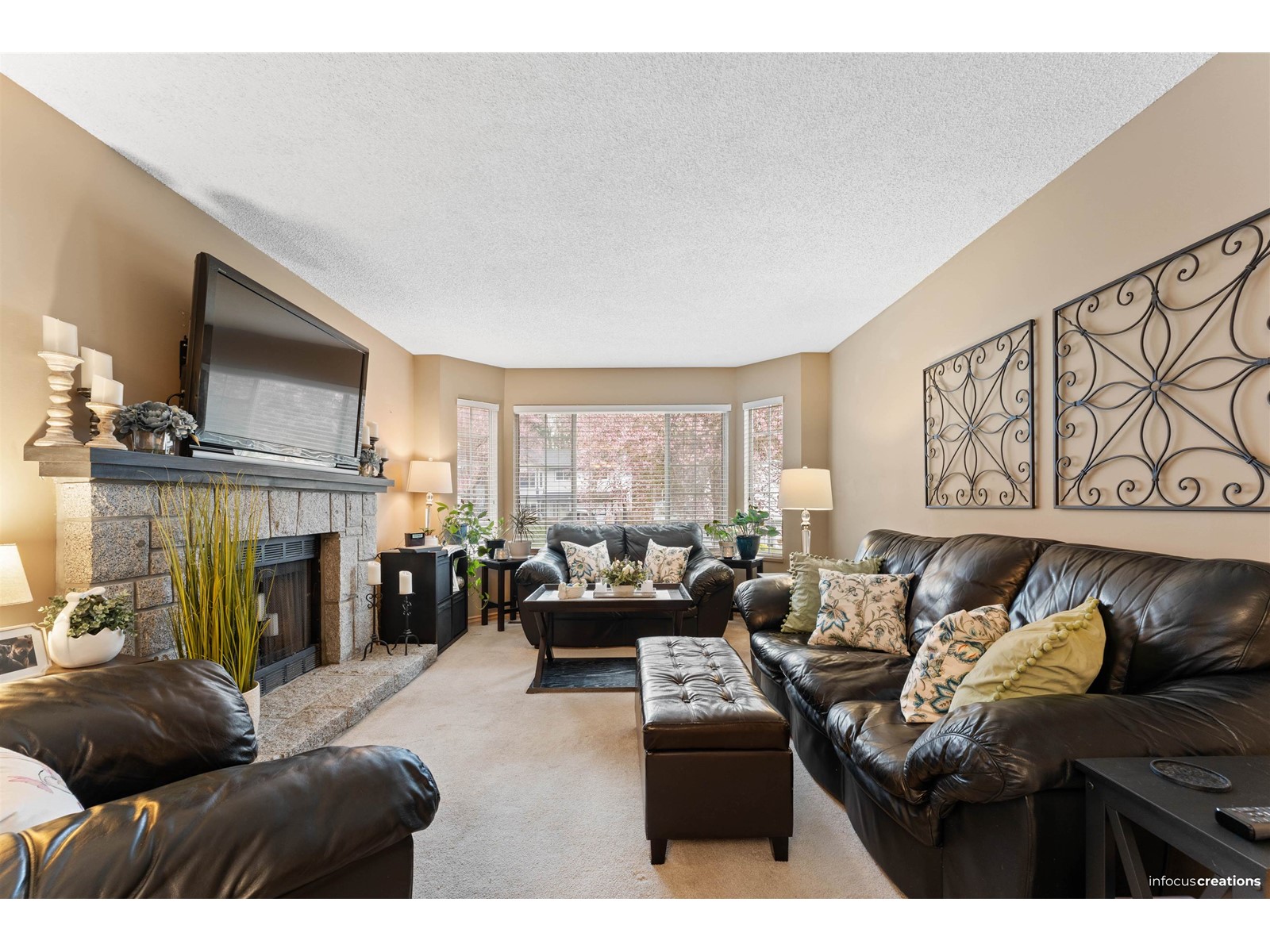 Property at 8062 138 STREET image 2