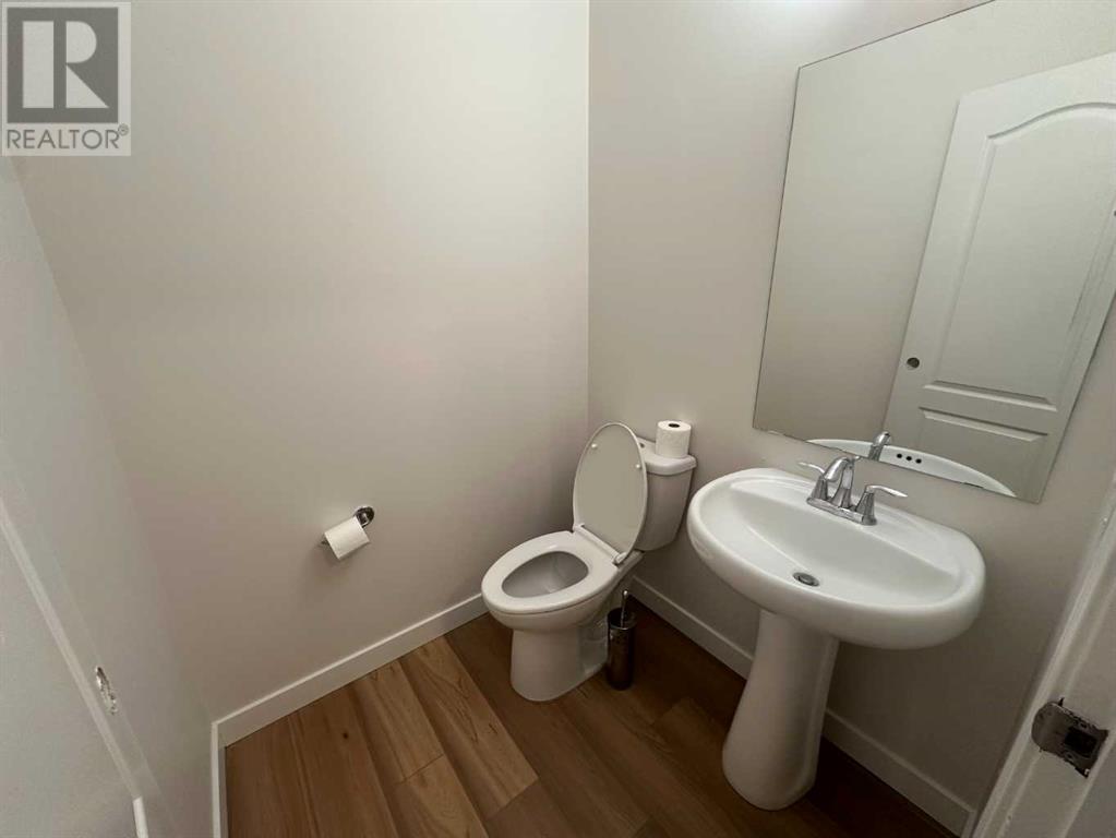 Property at 104 Brightoncrest Terrace SE image 2