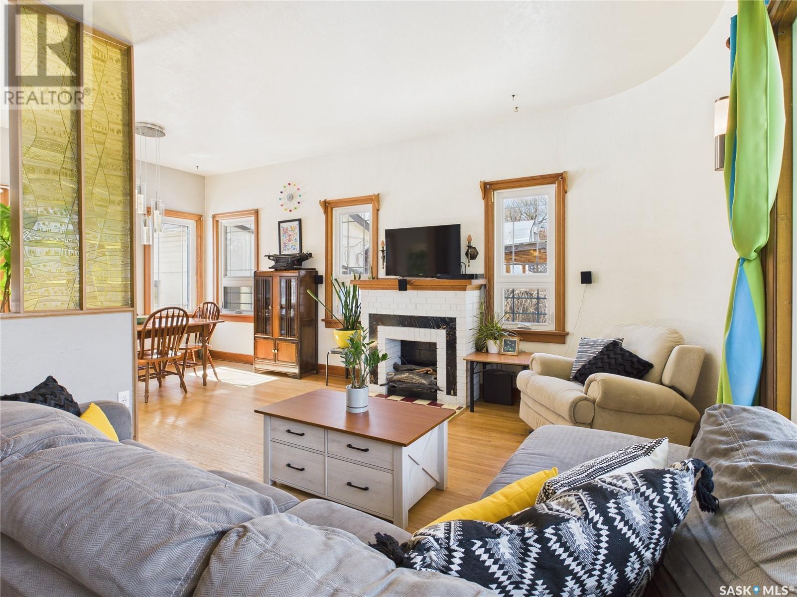 Property at 223 20th STREET W image 3