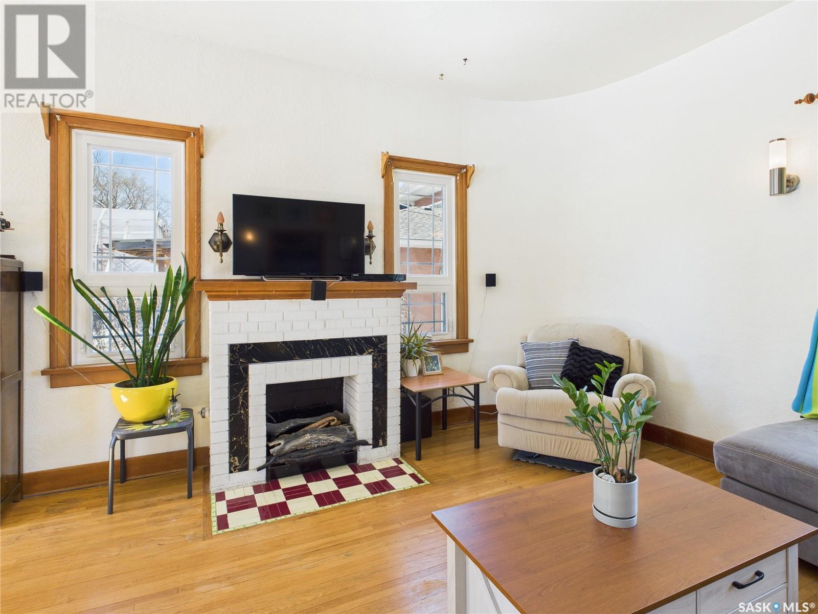 Property at 223 20th STREET W image 4