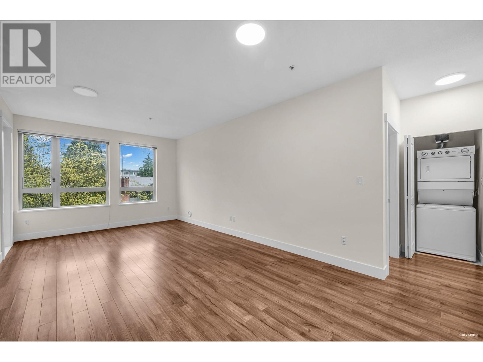 313 2601 Whiteley Court, North Vancouver, British Columbia  V7J 2R7 - Photo 6 - R2989541