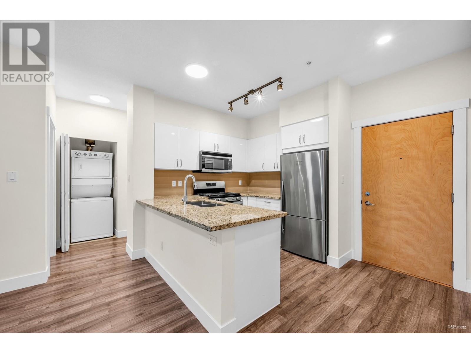 313 2601 Whiteley Court, North Vancouver, British Columbia  V7J 2R7 - Photo 5 - R2989541