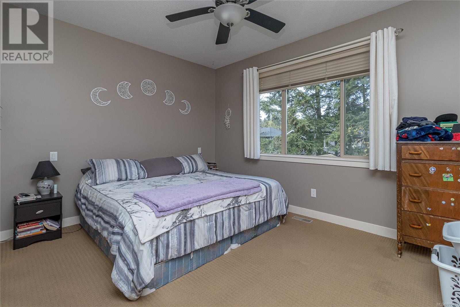 Property at 1050 Southwood Dr image 4