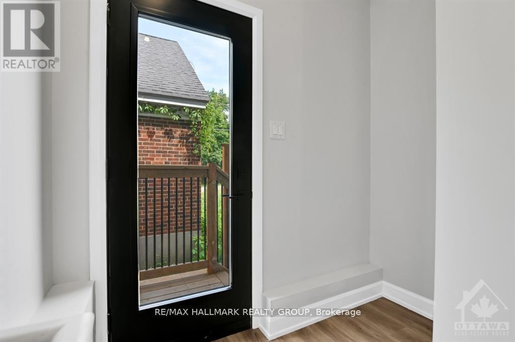 B - 457 Dawson Avenue, Ottawa, Ontario  K1Z 5V6 - Photo 2 - X12078775