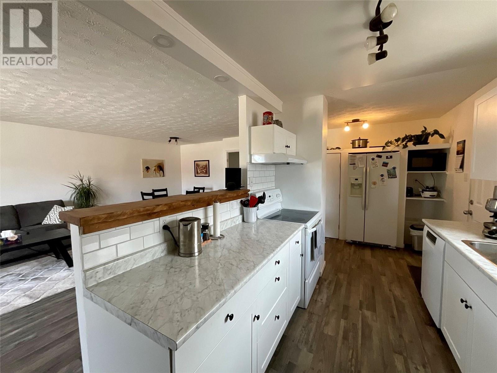 Property at 147 Ash Crescent image 4
