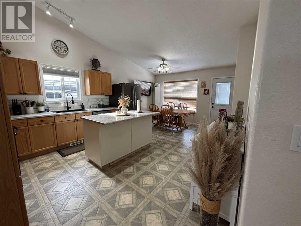 10 Reed Place, Whitecourt, Alberta  T7S 1V8 - Photo 6 - A2193453
