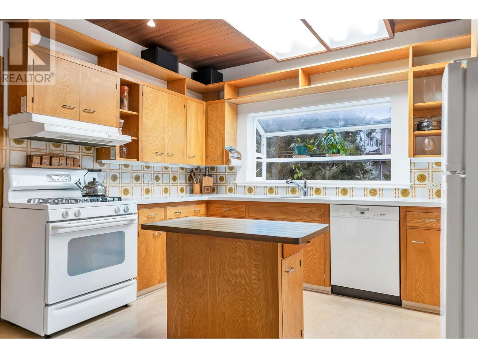 7032 Gray Avenue, Burnaby, British Columbia  V5J 3Y8 - Photo 9 - R2989479