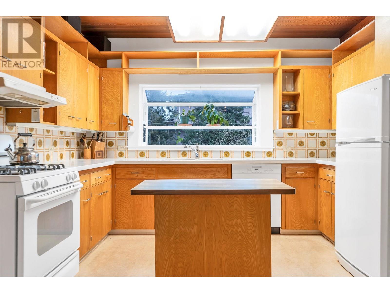 7032 Gray Avenue, Burnaby, British Columbia  V5J 3Y8 - Photo 10 - R2989479