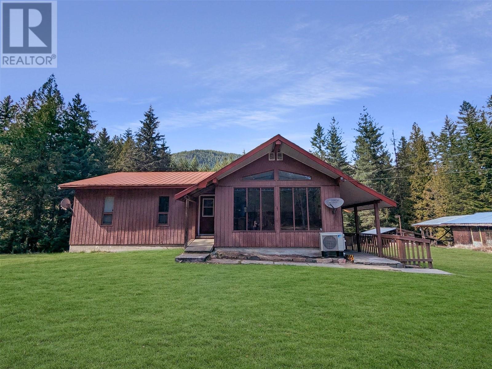 5837 Highway 6, Winlaw, British Columbia  V0G 2J0 - Photo 3 - 10342857