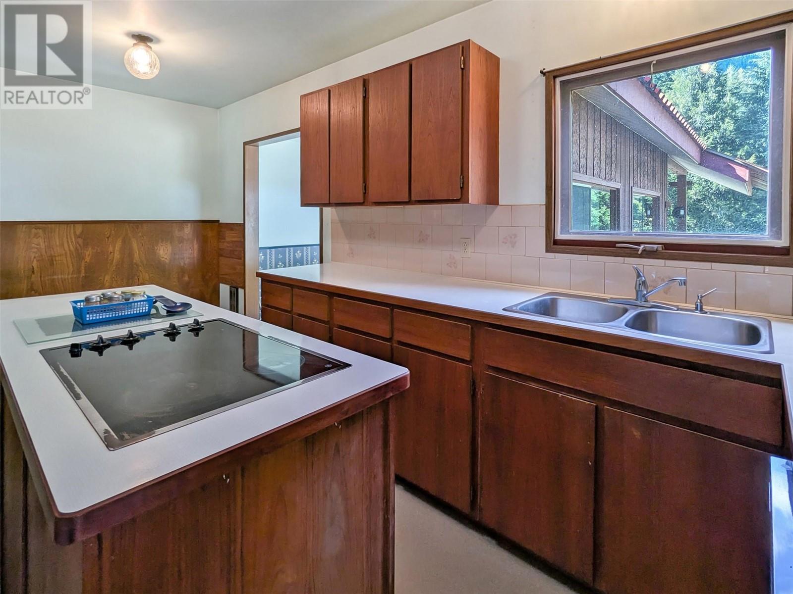 5837 Highway 6, Winlaw, British Columbia  V0G 2J0 - Photo 9 - 10342857