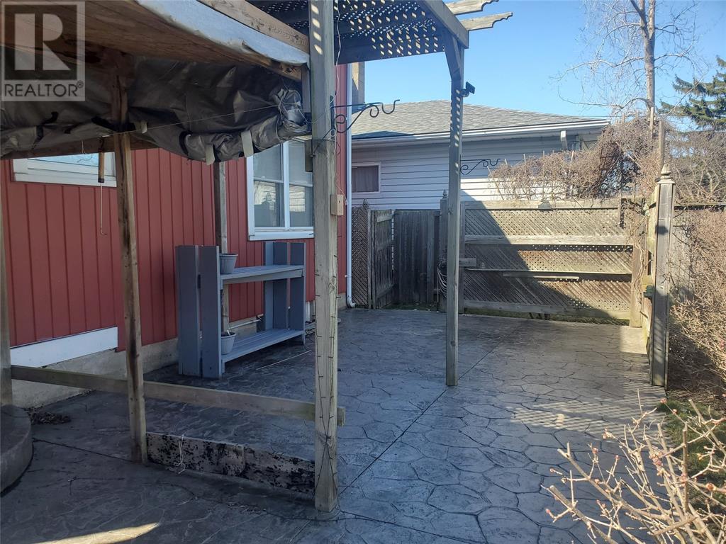 Property at 360 EAST STREET North image 3