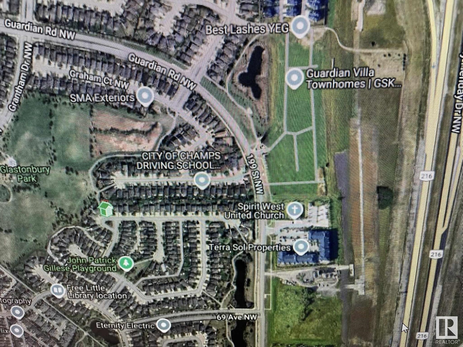 Property at 634 GLENWRIGHT CR NW image 4