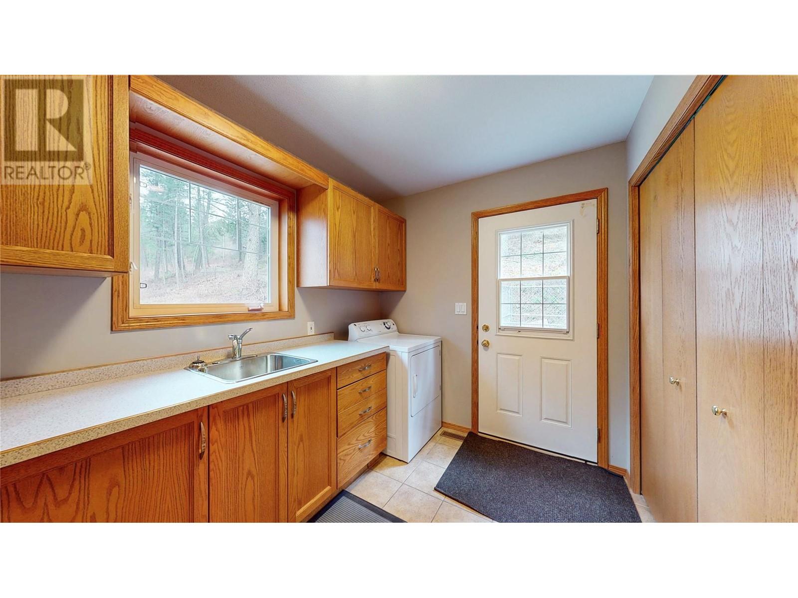8670 Colony Road, Wardner, British Columbia  V0B 2J0 - Photo 28 - 10342799