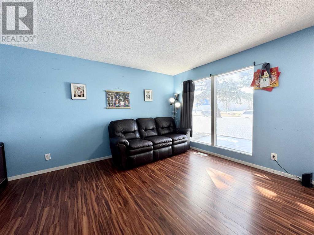 Property at 232 Marlborough Way NE image 3