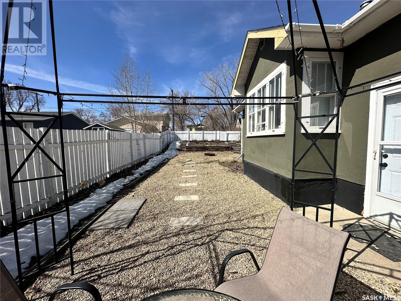 Property at 424 6th AVENUE NW image 4