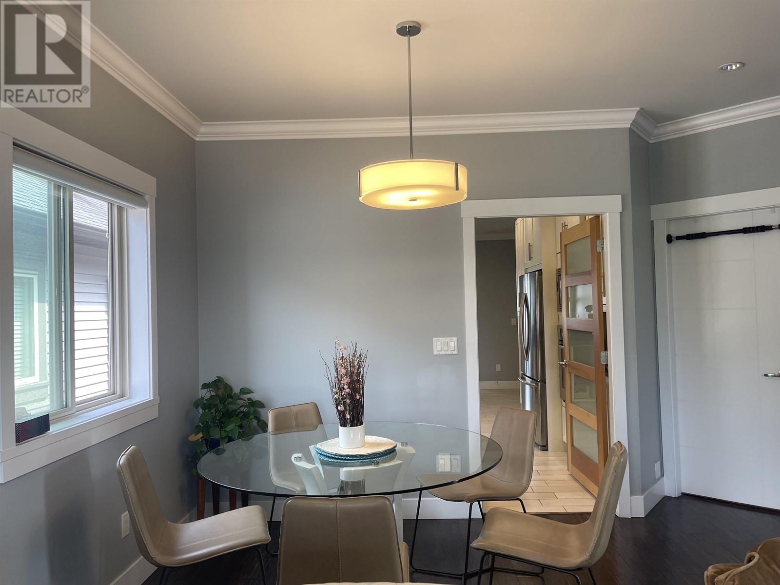 Listing Picture 15 of 39 : 7348 11TH AVENUE, Burnaby / 本拿比 - 魯藝地產 Yvonne Lu Group - MLS Medallion Club Member
