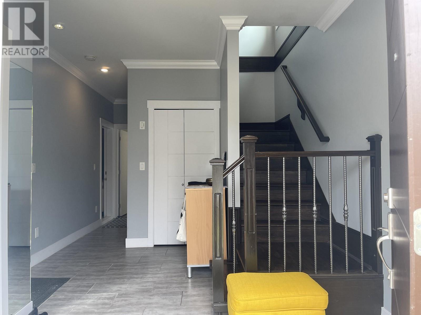 Listing Picture 4 of 39 : 7348 11TH AVENUE, Burnaby / 本拿比 - 魯藝地產 Yvonne Lu Group - MLS Medallion Club Member
