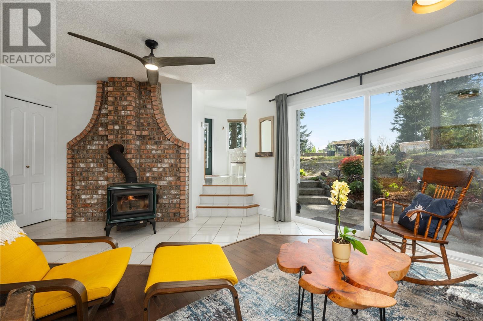Property at 1247 Selkirk Dr image 3