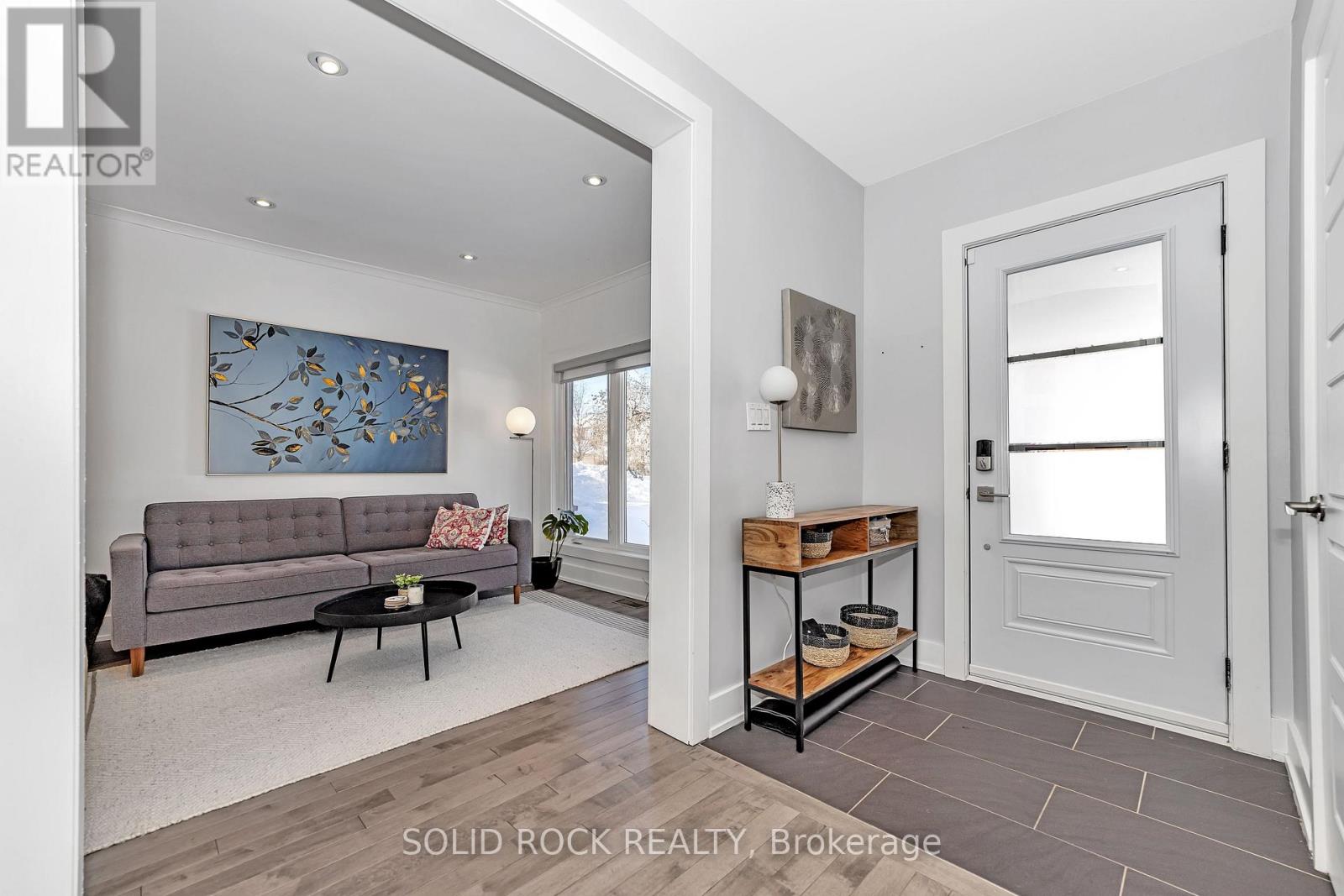 Property at 292 CURRELL AVENUE S image 5