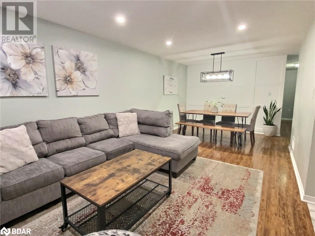 Property at 28 COURTNEY Crescent image 3
