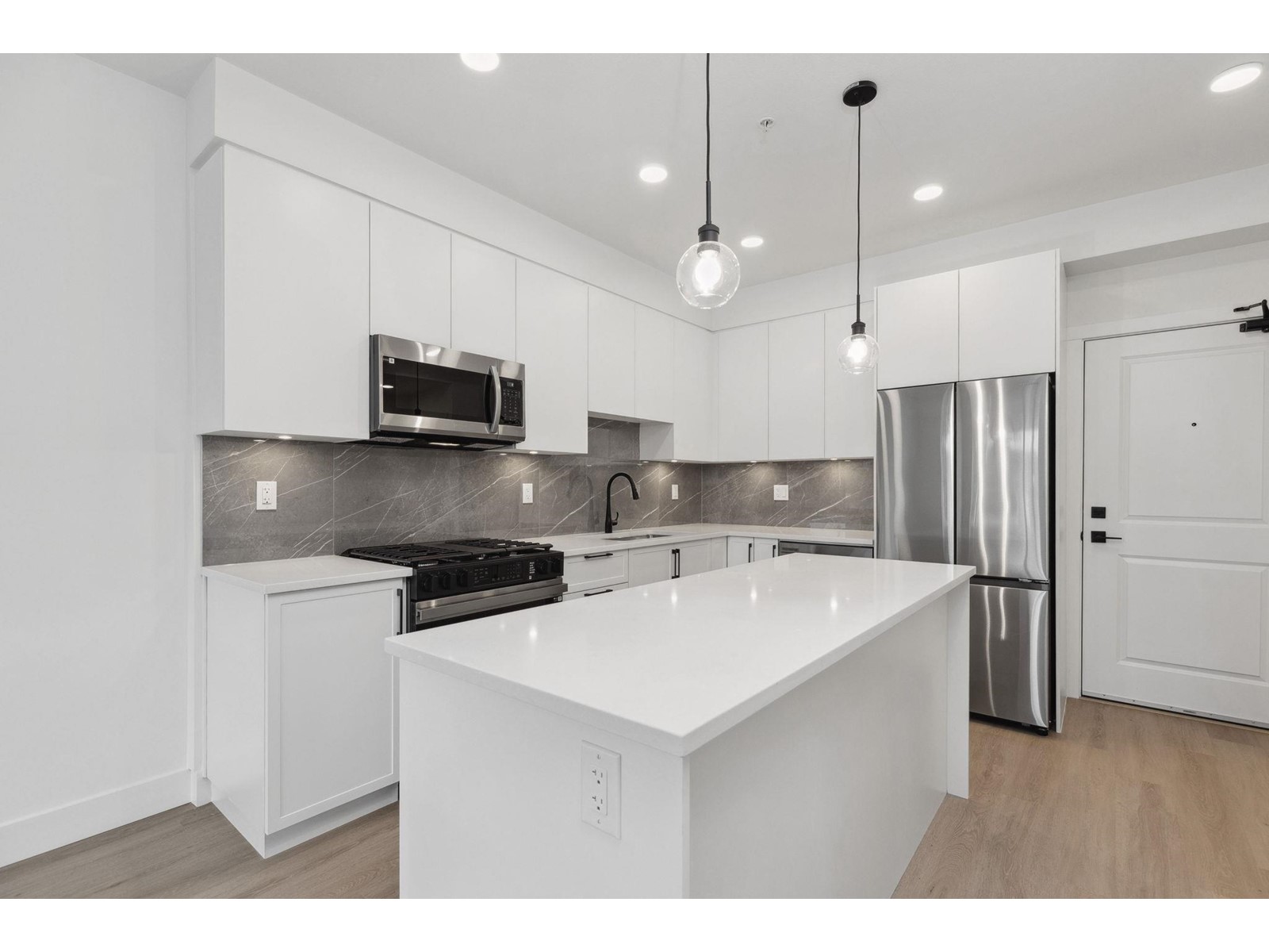 501 3528 146a Street, Surrey, British Columbia  V4P 0H4 - Photo 5 - R2989468