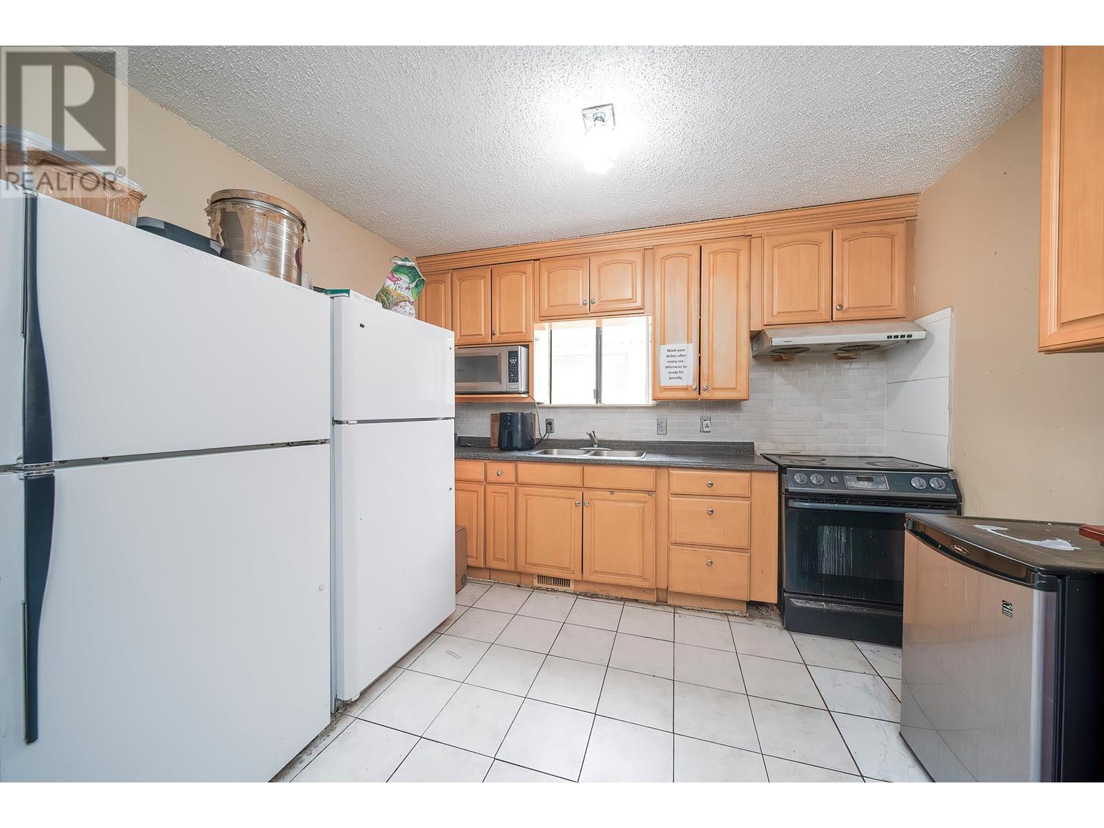 Property at 4940 KILLARNEY STREET image 2