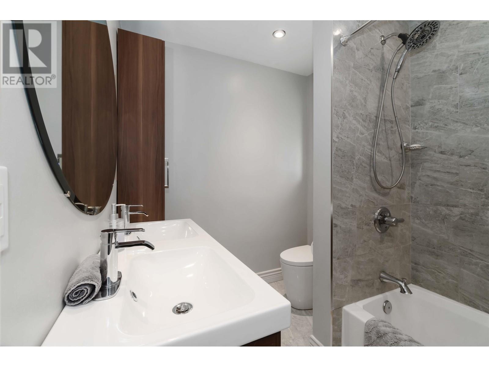 2110 Como Lake Avenue, Coquitlam, British Columbia  V3J 3R5 - Photo 18 - R2989530
