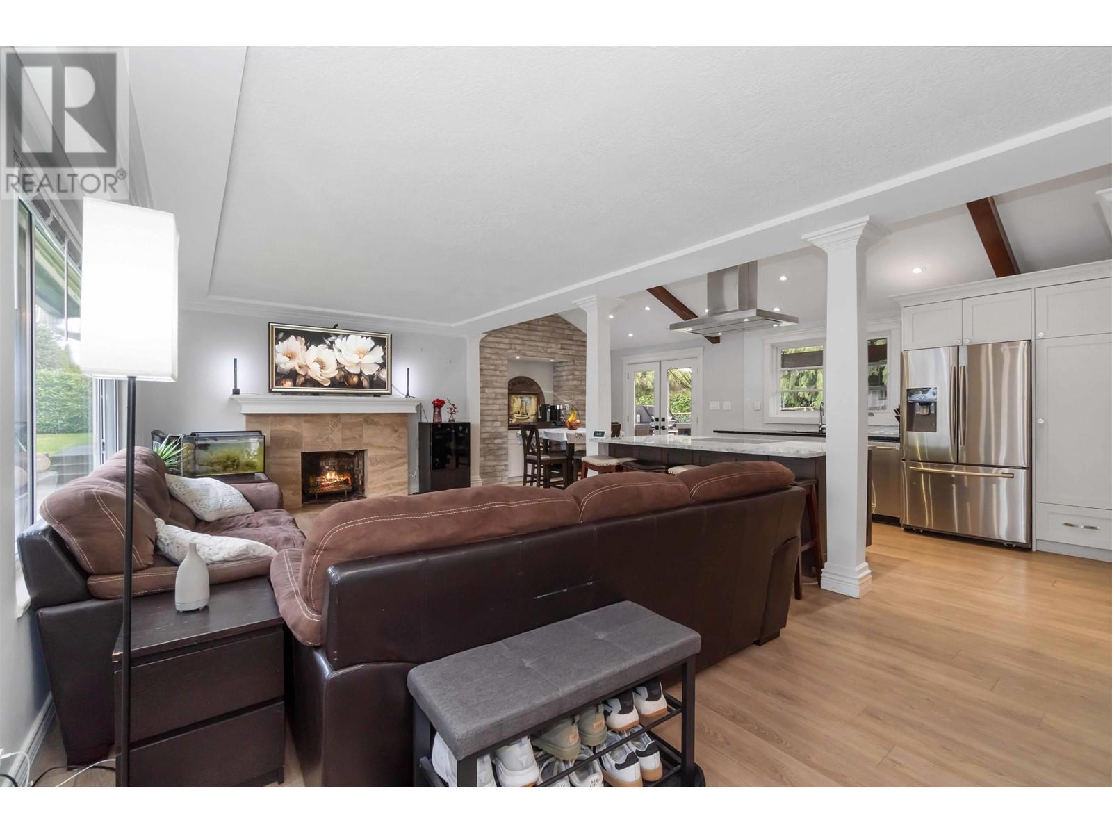 2110 Como Lake Avenue, Coquitlam, British Columbia  V3J 3R5 - Photo 3 - R2989530
