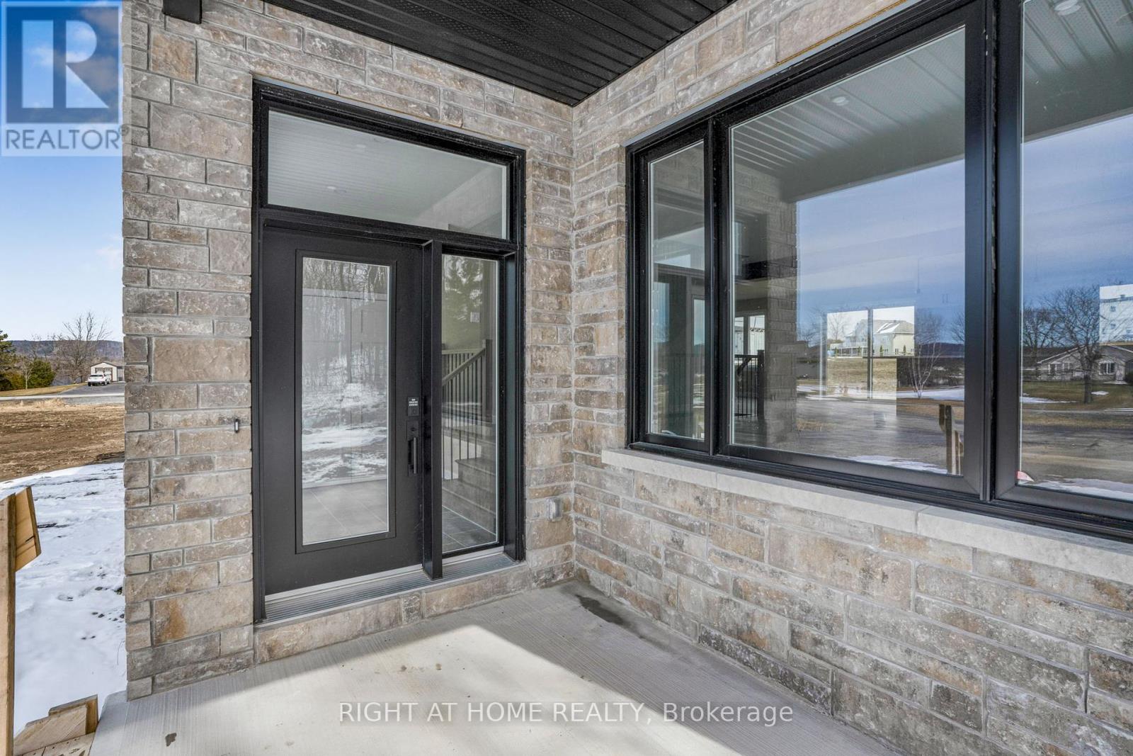 170 Gascon Street, Alfred And Plantagenet, Ontario  K0B 1J0 - Photo 2 - X12078916