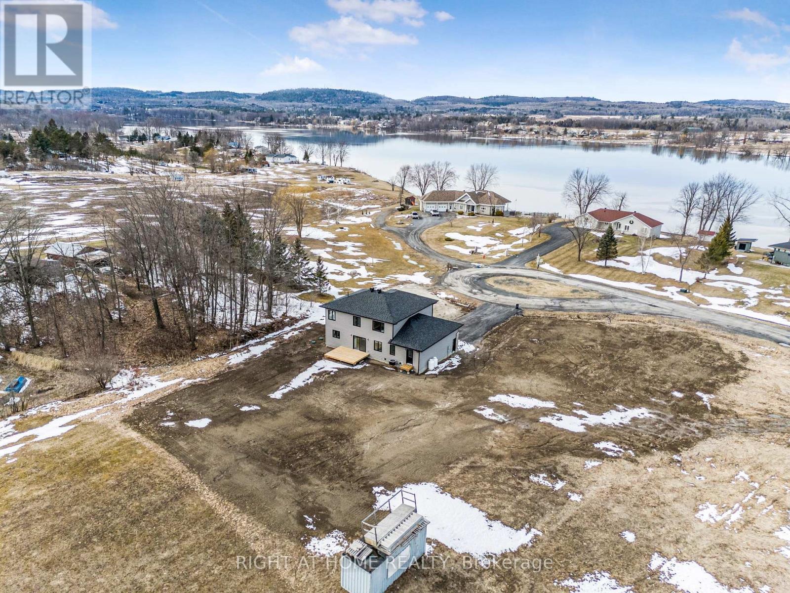 170 Gascon Street, Alfred And Plantagenet, Ontario  K0B 1J0 - Photo 37 - X12078916