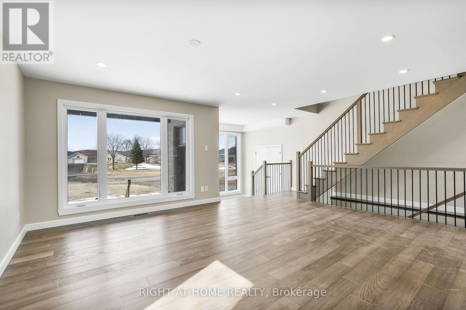 170 Gascon Street, Alfred And Plantagenet, Ontario  K0B 1J0 - Photo 7 - X12078916