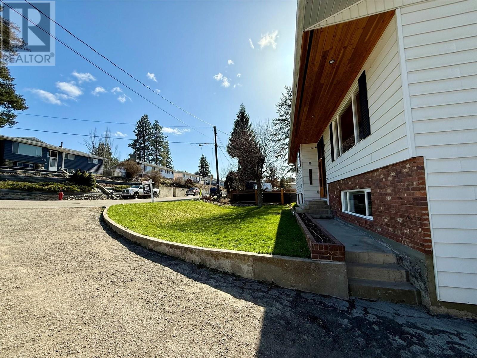 Property at 283 PANORAMA Crescent image 3
