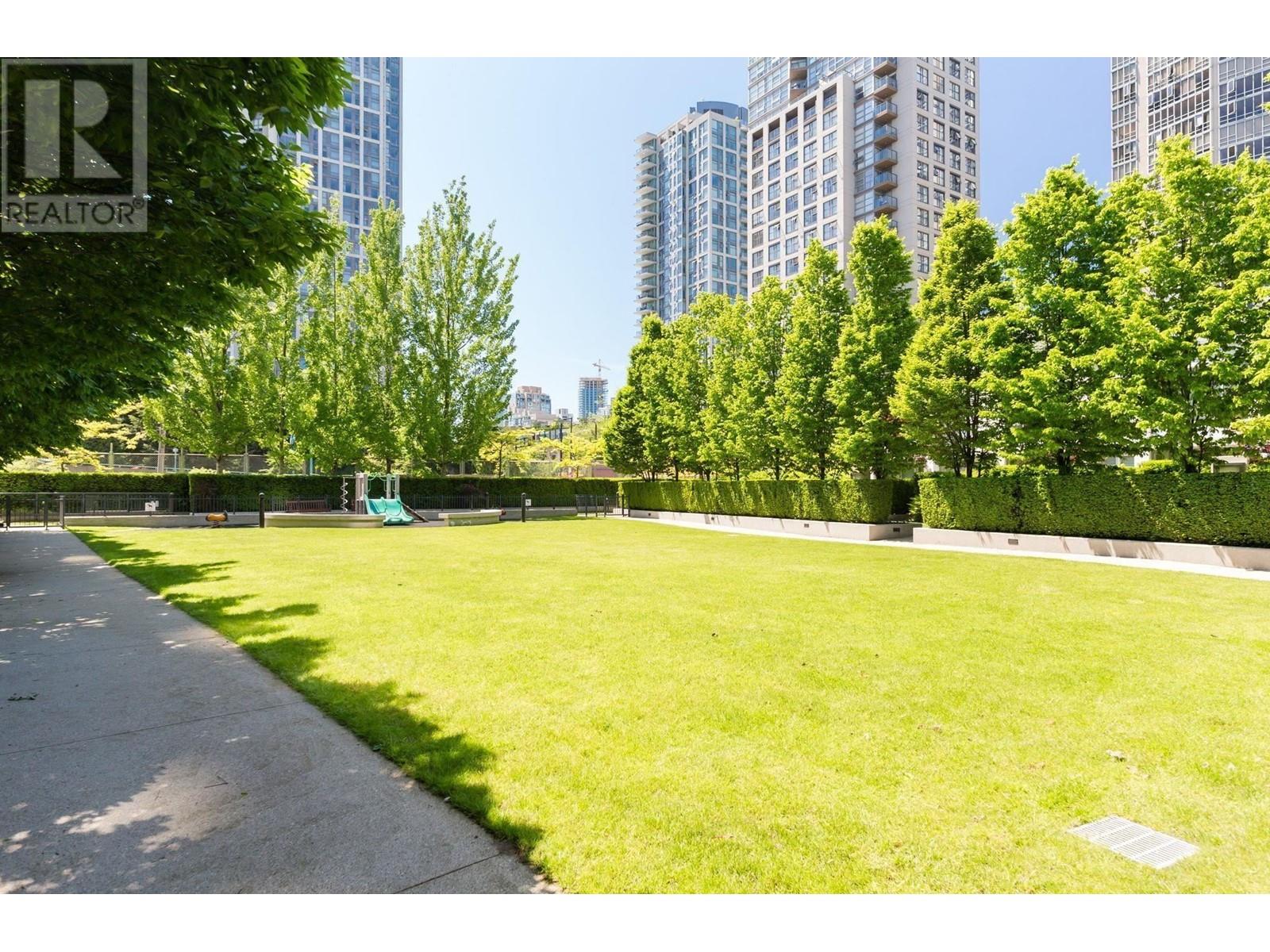 Listing Picture 23 of 25 : 1603 939 EXPO BOULEVARD, Vancouver / 溫哥華 - 魯藝地產 Yvonne Lu Group - MLS Medallion Club Member