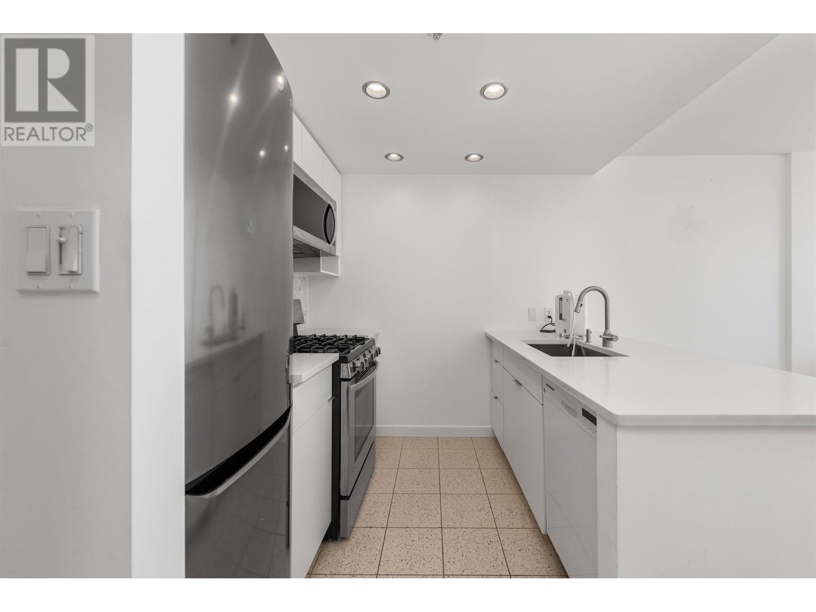 Listing Picture 5 of 25 : 1603 939 EXPO BOULEVARD, Vancouver / 溫哥華 - 魯藝地產 Yvonne Lu Group - MLS Medallion Club Member