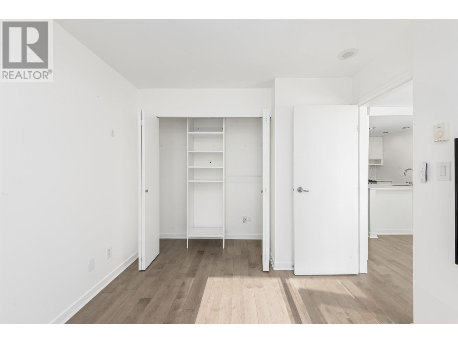 Listing Picture 12 of 25 : 1603 939 EXPO BOULEVARD, Vancouver / 溫哥華 - 魯藝地產 Yvonne Lu Group - MLS Medallion Club Member