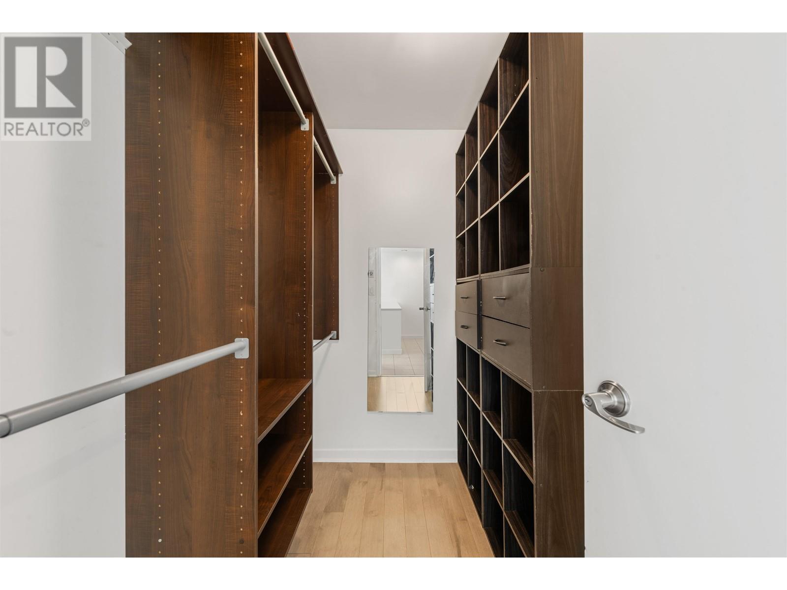 Listing Picture 13 of 25 : 1603 939 EXPO BOULEVARD, Vancouver / 溫哥華 - 魯藝地產 Yvonne Lu Group - MLS Medallion Club Member