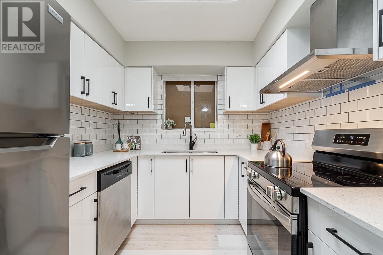 310 Inglewood Avenue, West Vancouver, British Columbia  V7T 1X1 - Photo 6 - R2989584