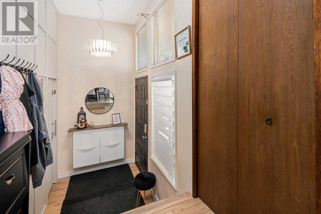212 Woodbine Boulevard Sw, Calgary, Alberta  T2W 4K5 - Photo 3 - A2206358