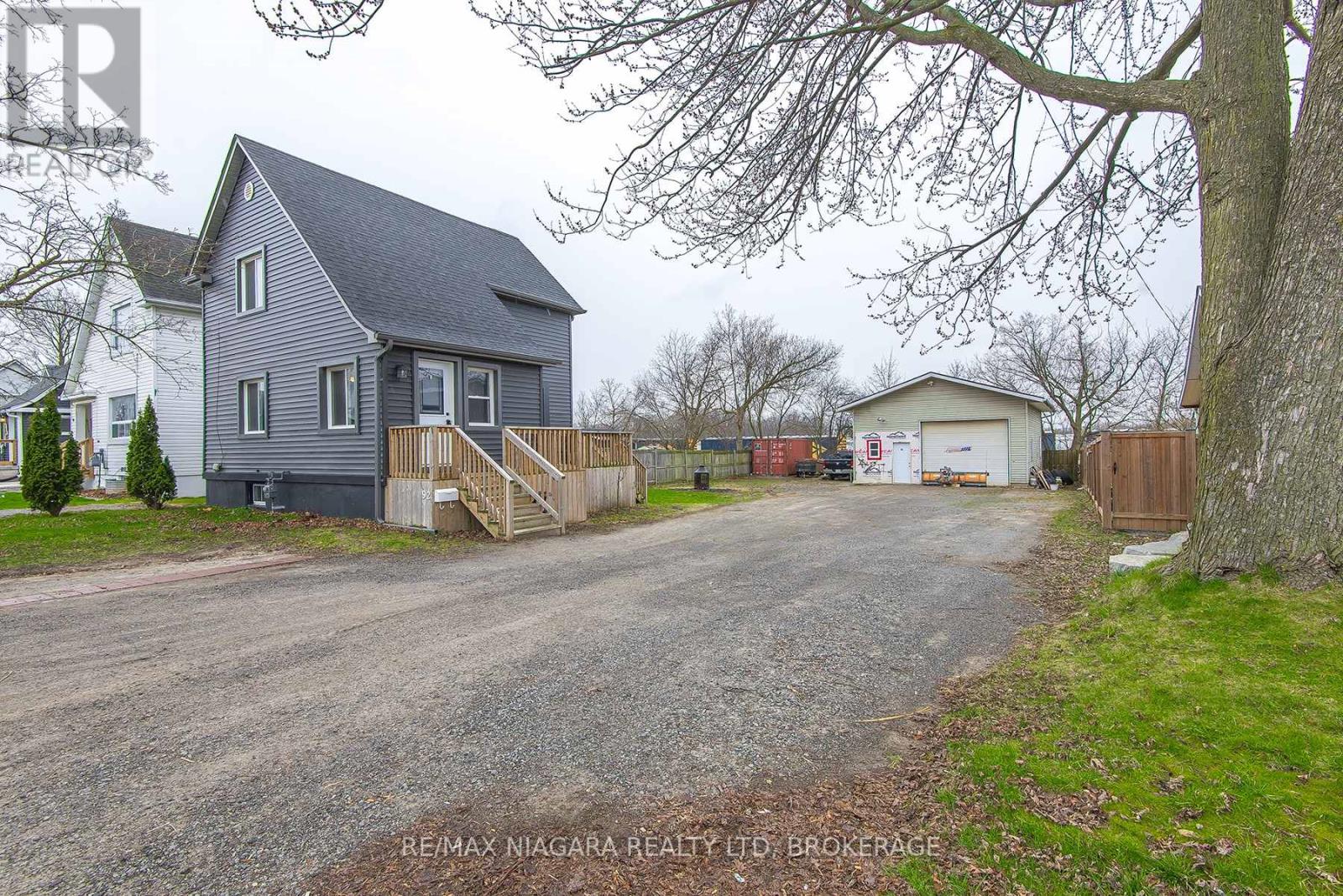 92 Hodgkins Avenue, Thorold, Ontario  L2V 1M1 - Photo 2 - X12078946