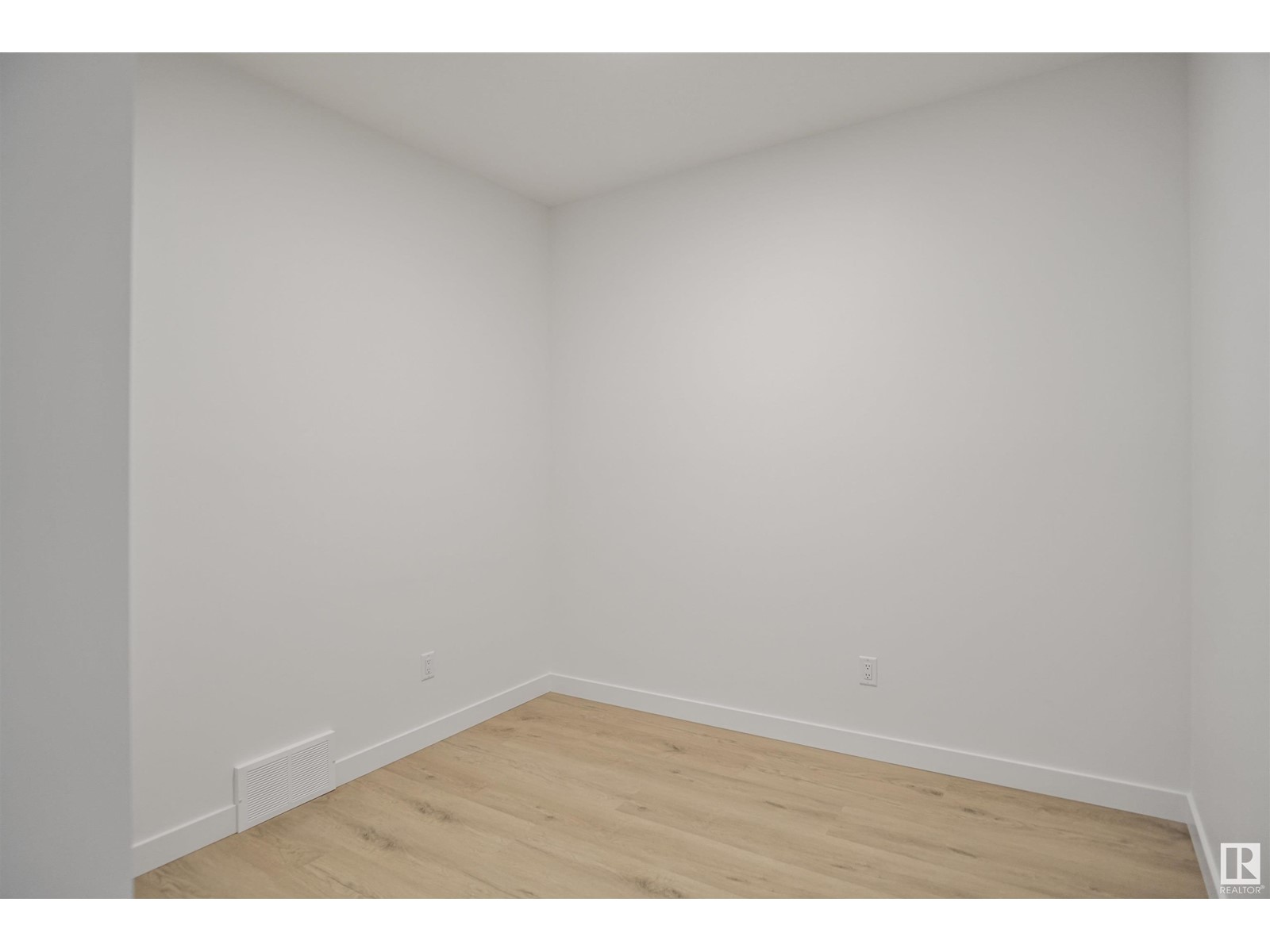 Property at 8739 183 AV NW image 5