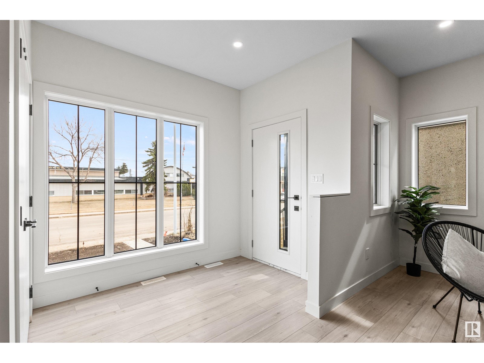 Property at 9826 158 ST NW image 2