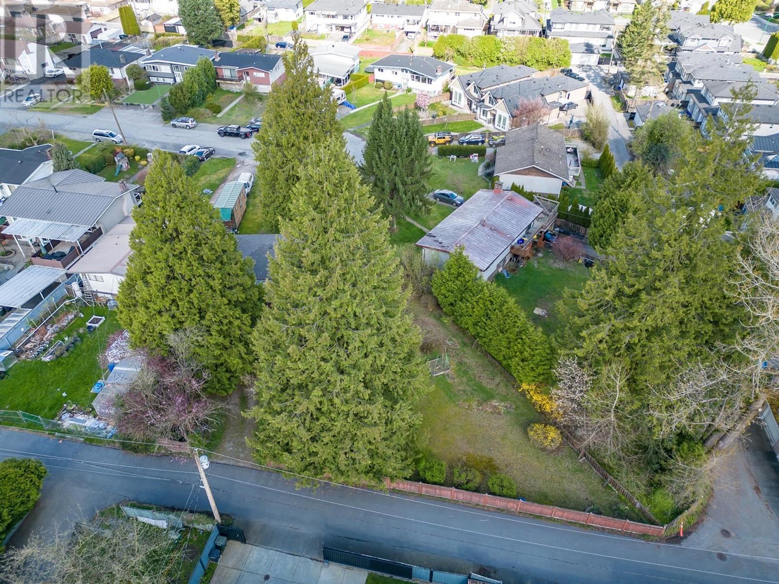 8272 15th Avenue, Burnaby, British Columbia  V3N 1X6 - Photo 4 - R2971603