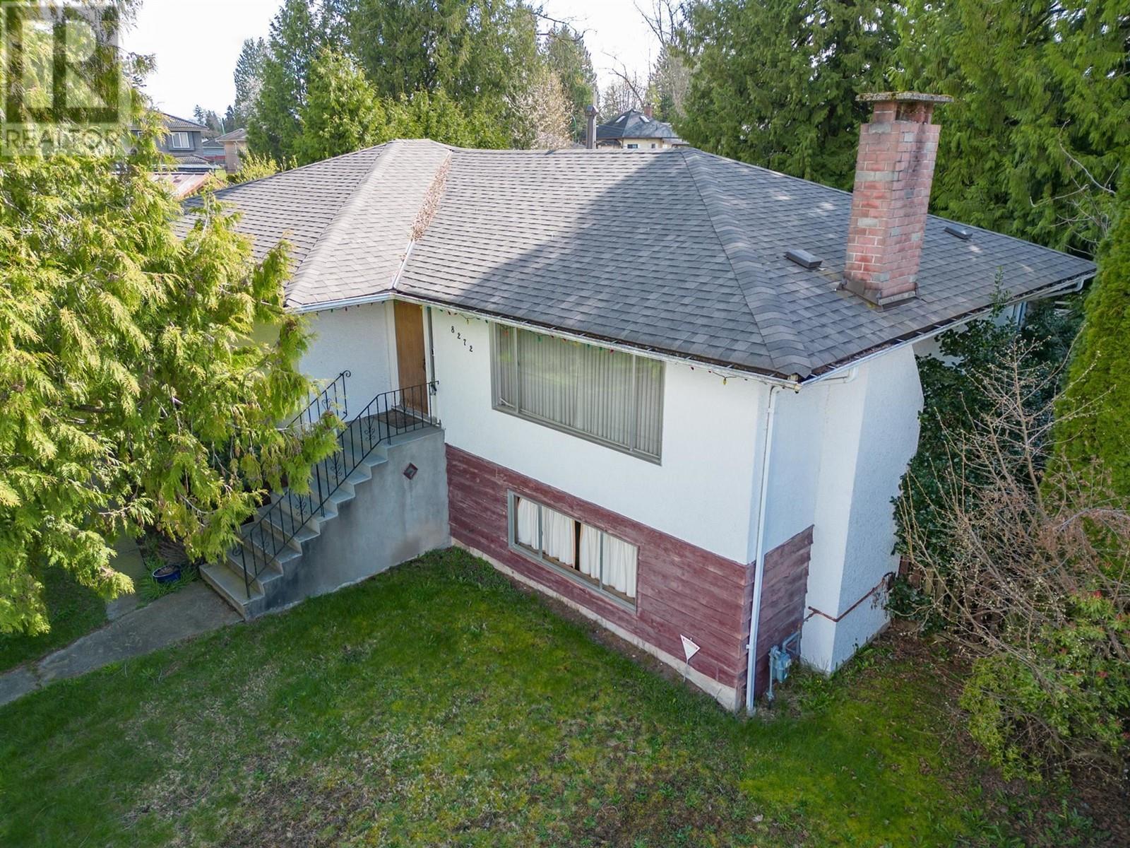8272 15th Avenue, Burnaby, British Columbia  V3N 1X6 - Photo 2 - R2971603